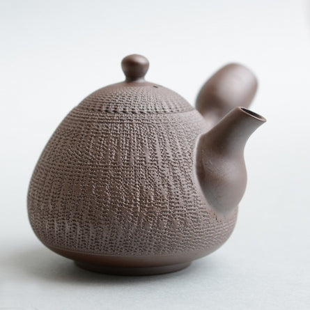 Nasugata Yokode Biri Kyusu